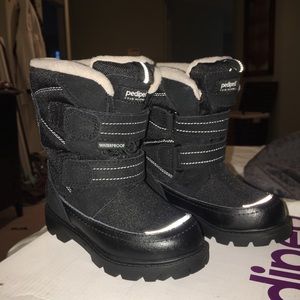 New in box snow boots